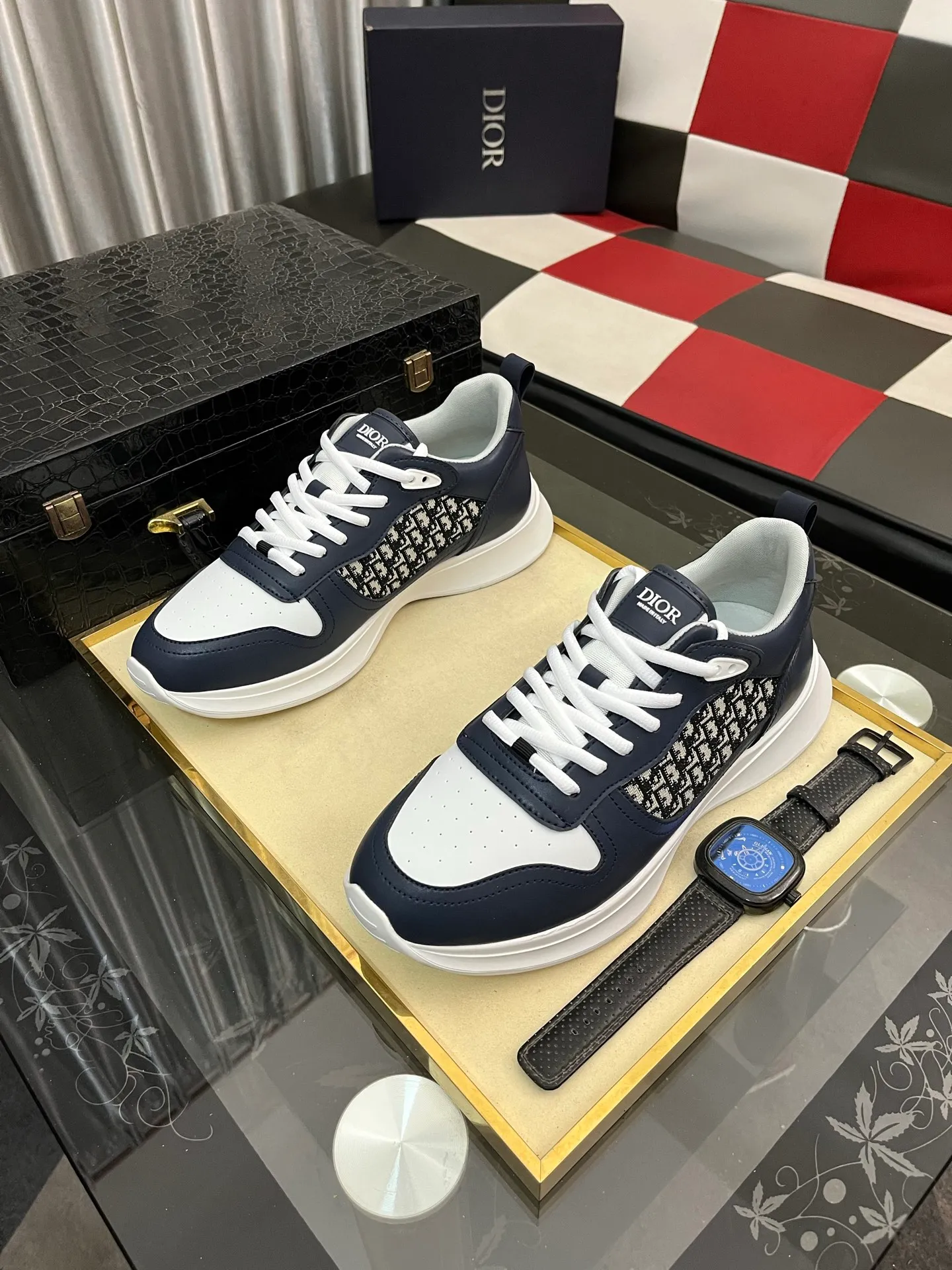 Men's shoes💰: 380⌚️⌚️[Dior] Dior's new men's genuine leather casual shoes, the highest version on the market, any comparison is welcome🆚! The original leather has excellent texture and is super high-end! Fetal sheep net lining imported from Italy, removable pad! Luxurious materials and fine workmanship, highly recommended! Code number: 38-445️⃣Colors available
